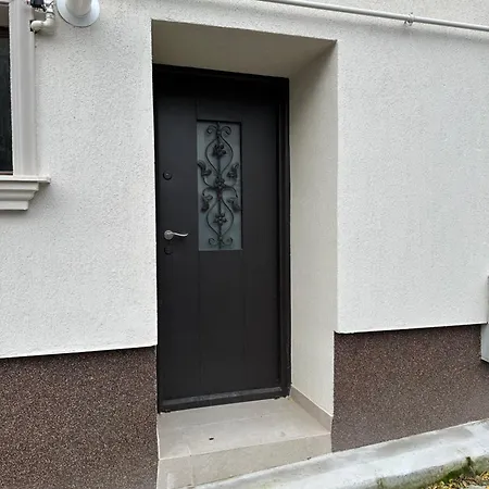 Schei House * בראשוב